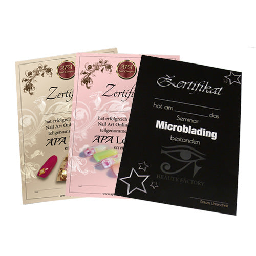 Drei Zertifikate mit unterschiedlichen Designs