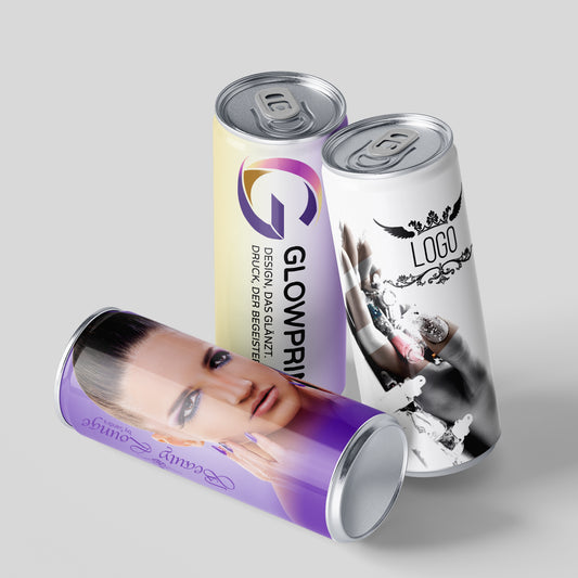 Drei bedruckte Energy-Getränkedosen mit eigenem Design