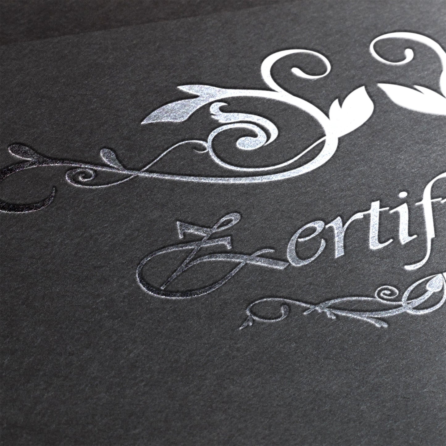 Detailansicht der Silberfolierung auf einem Zertifikat