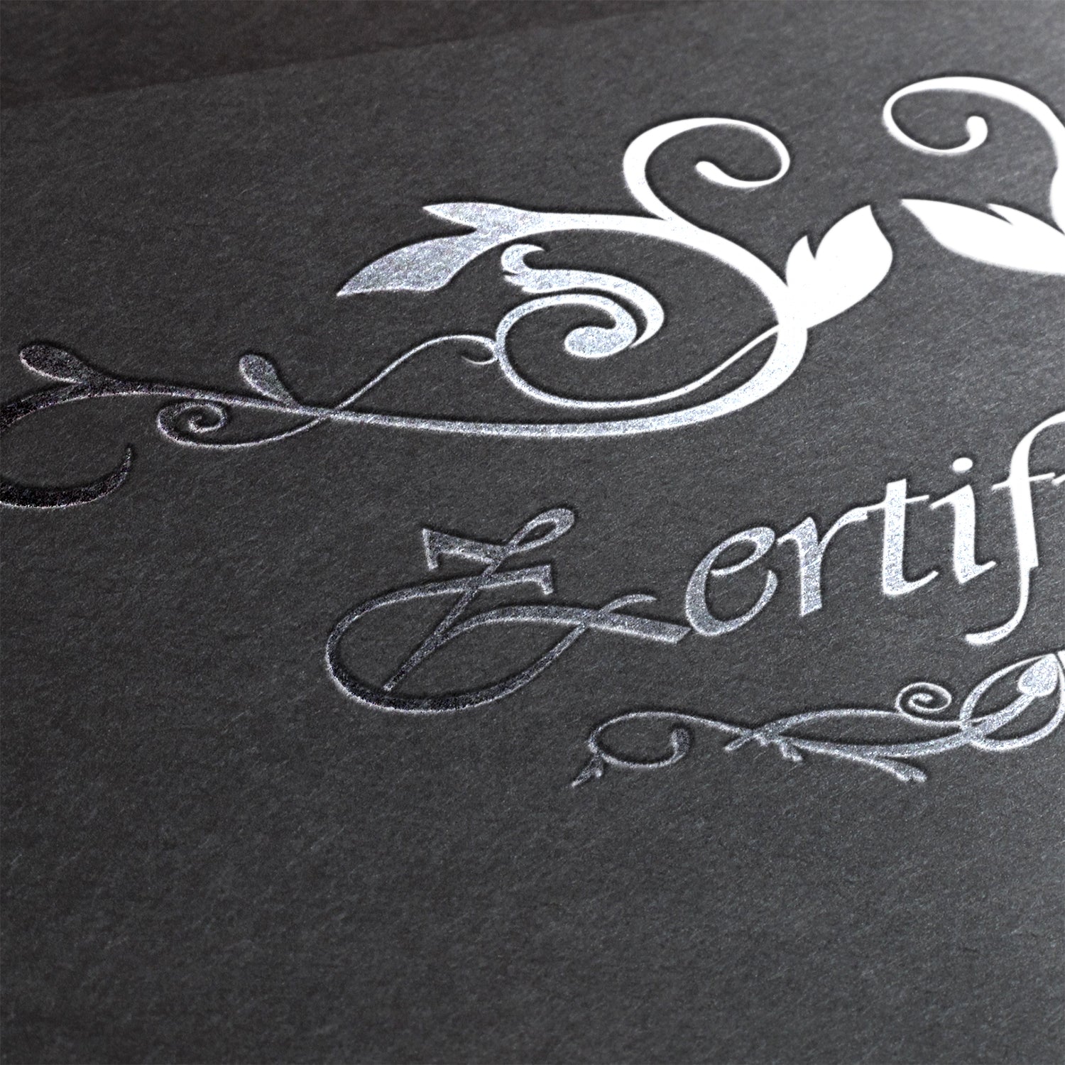 Detailansicht der Silberfolierung auf einem Zertifikat