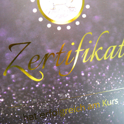 Vergrößerte Ansicht der Goldfolierung eines Zertifikats